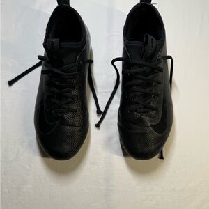 Nike Black Soccer Cleats Boys size 4.5